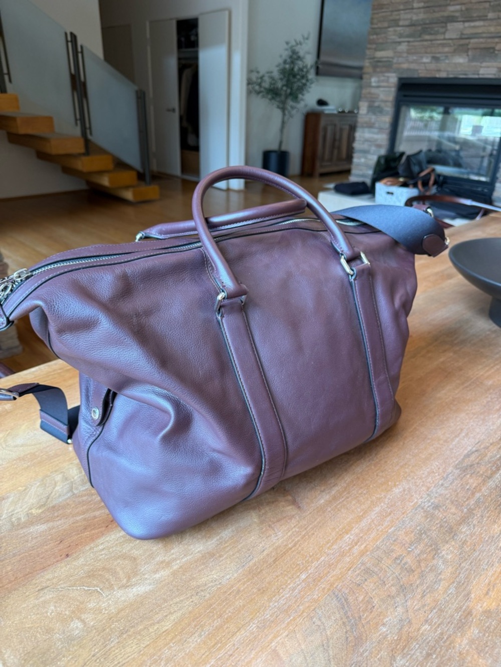 Coach Men's Leather Duffel Bag in Dark Maroon with Removable Strap - Picture 3 of 11